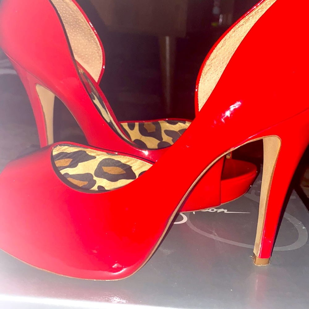Jessica Simpson Js Acadia peep toe heels. Patten leather 3 1/2 inch shoes.
